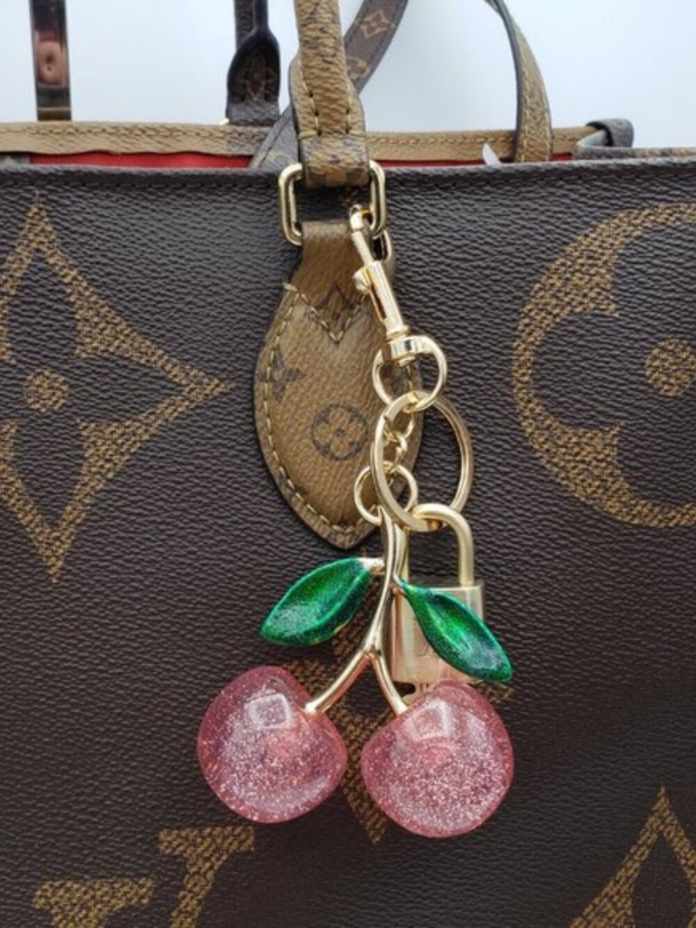 LV Gold Padlock & Key 🔒 Authentic Louis Vuitton Bag Unbranded Apple Charm - Picture 11 of 11